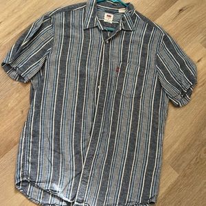 Levi’s Medium Men’s button down striped shirt